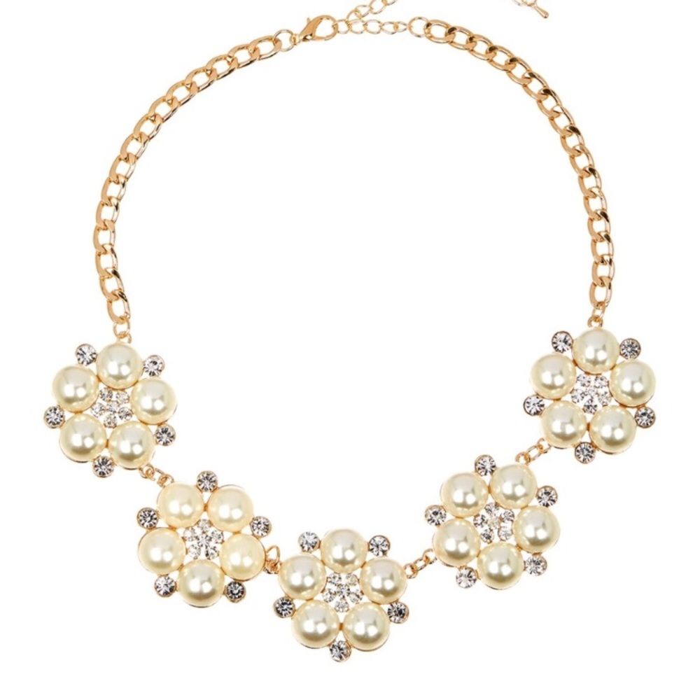 Gorgeous Pearl and Rhinestone Flower Necklace